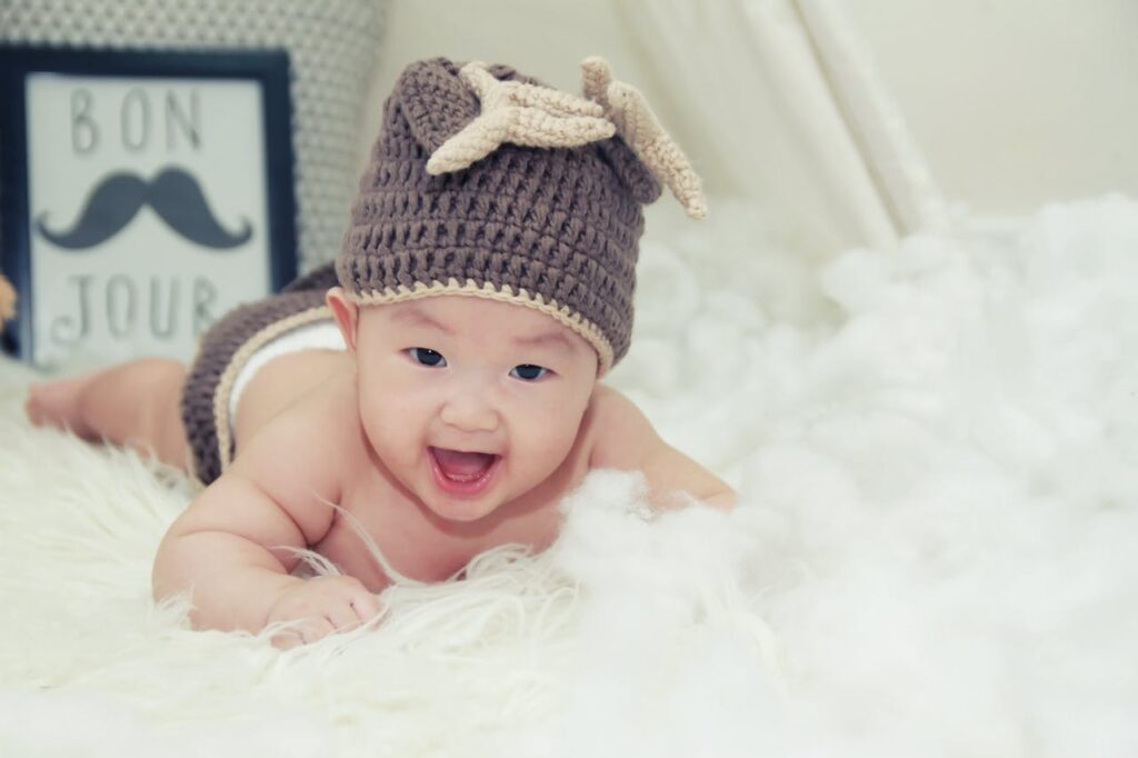 Baby acne bij baby's: wat je moet weten over pukkeltjes in het gezicht